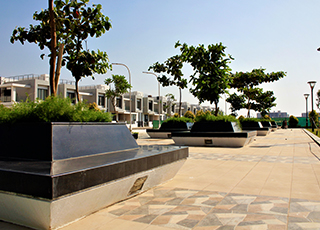Kolte-Patil - Ivy Estate-sit out area